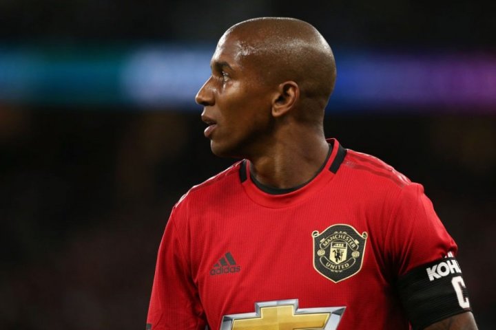 Ashley Young pasa reconocimiento médico con el Inter