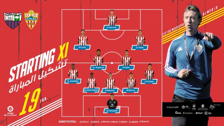 Alineación del Almería ante el Extremadura.