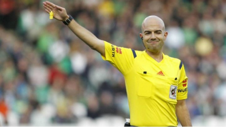 Referee