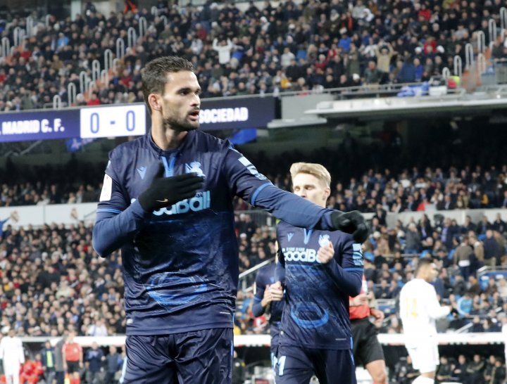 Willian José celebra un gol con la Real Sociedad.