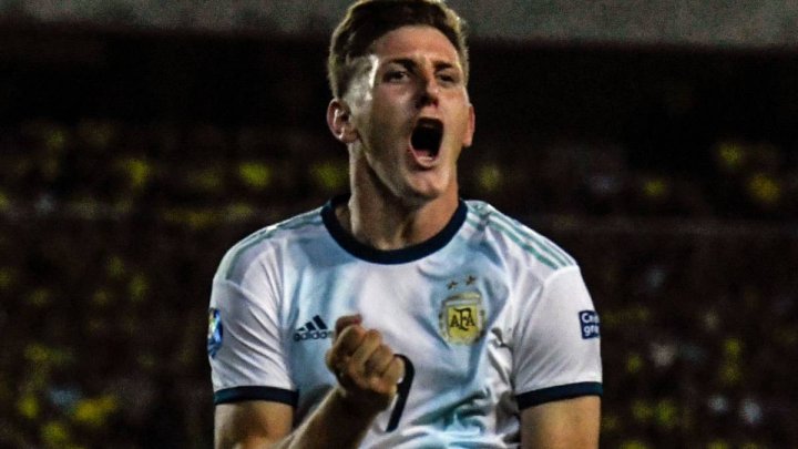 Adolf Gaich, jugador de San Lorenzo, en un partido con la selección.