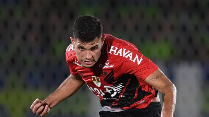 Bruno Guimaraes, nuevo jugador del Lyon