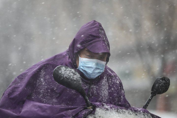 La vida diaria se complica por el coronavirus.