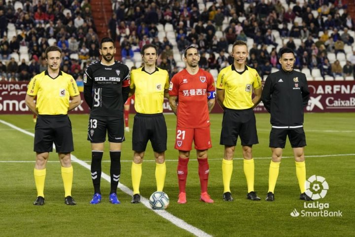 Saludo entre capitanes, Marc Mateu y Tomau Nadal.