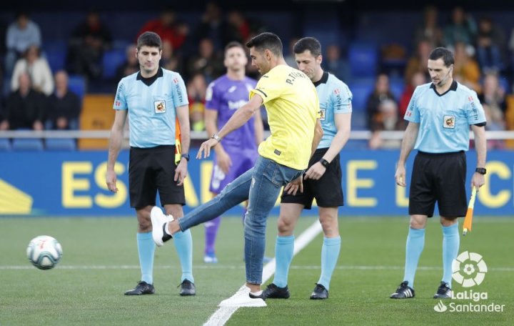 Saque de honor en el Villarreal - Leganés.