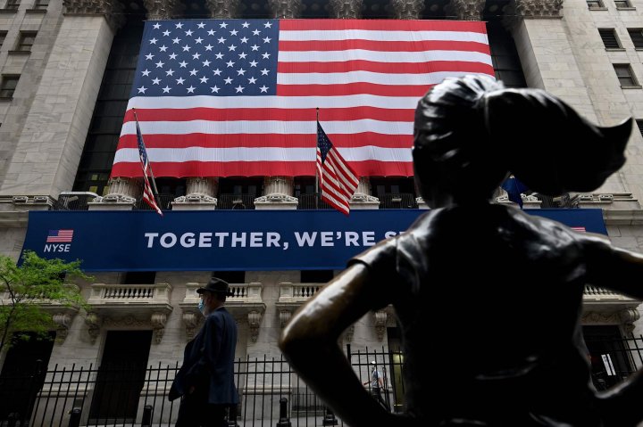 Wall St.