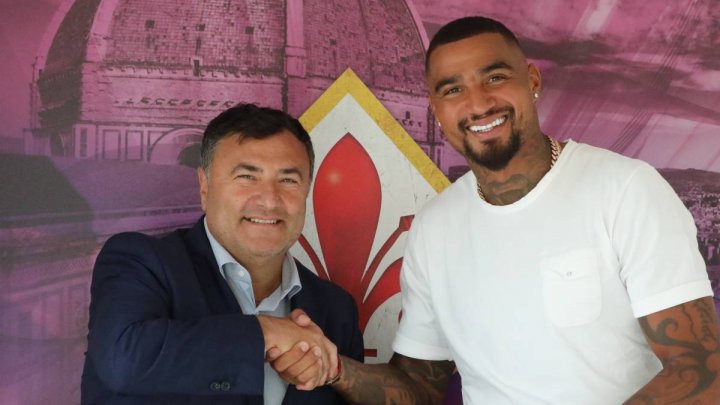 Kevin-Prince Boateng en su presentación con la Fiorentina.