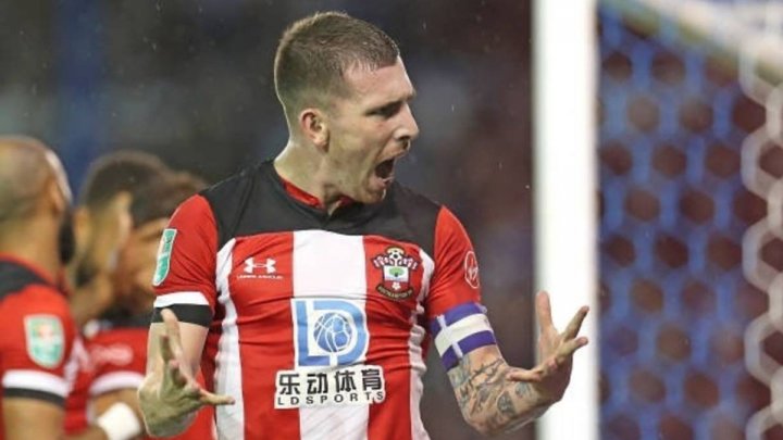 Pierre-Emile Hojberg cerca del Tottenham.
