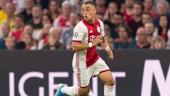 Sergiño Dest interesa a la Juventus.