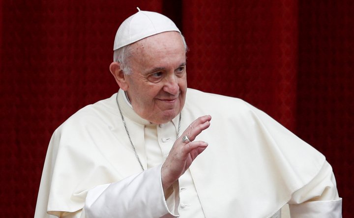 FILE PHOTO: Pope Francis arrives for the first weekly general audience to readmit the public since the coronavirus disease (COVID-19) outbreak in the San Damaso courtyard at the Vatican, September 2, 2020. REUTERS/Guglielmo Mangiapane/File Photo