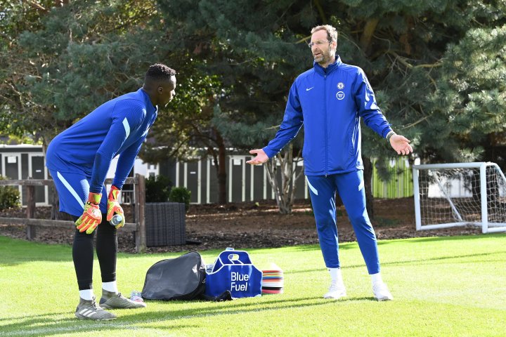 Edouard Mendy, junto a Cech.