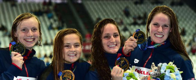 Cuarto oro para Ledecky y Lochte sigue en la cumbre