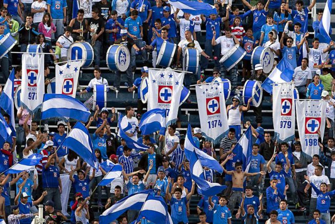 Afición de Cruz Azul pide la salida del técnico Sergio Bueno