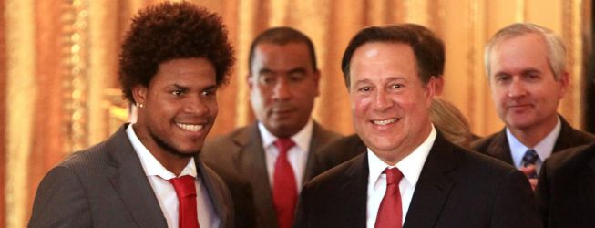 Selección de Panamá recibidos como héroes por su Presidente