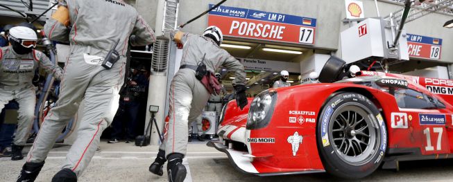 Porsche lidera tras las seis primeras horas de carrera