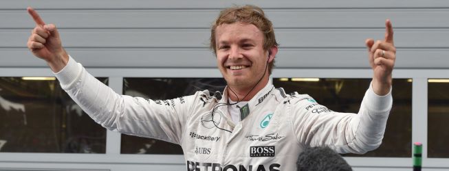 Rosberg derrota a Hamilton y aprieta el Mundial