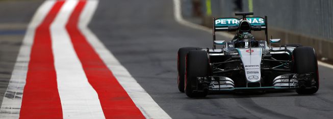 Mercedes ya prueba cosas para el monoplaza del próximo año