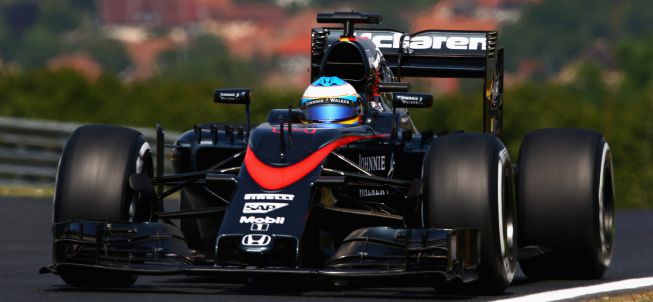 Sainz y Alonso, en el 'Top Ten'; Hamilton vuelve a dominar