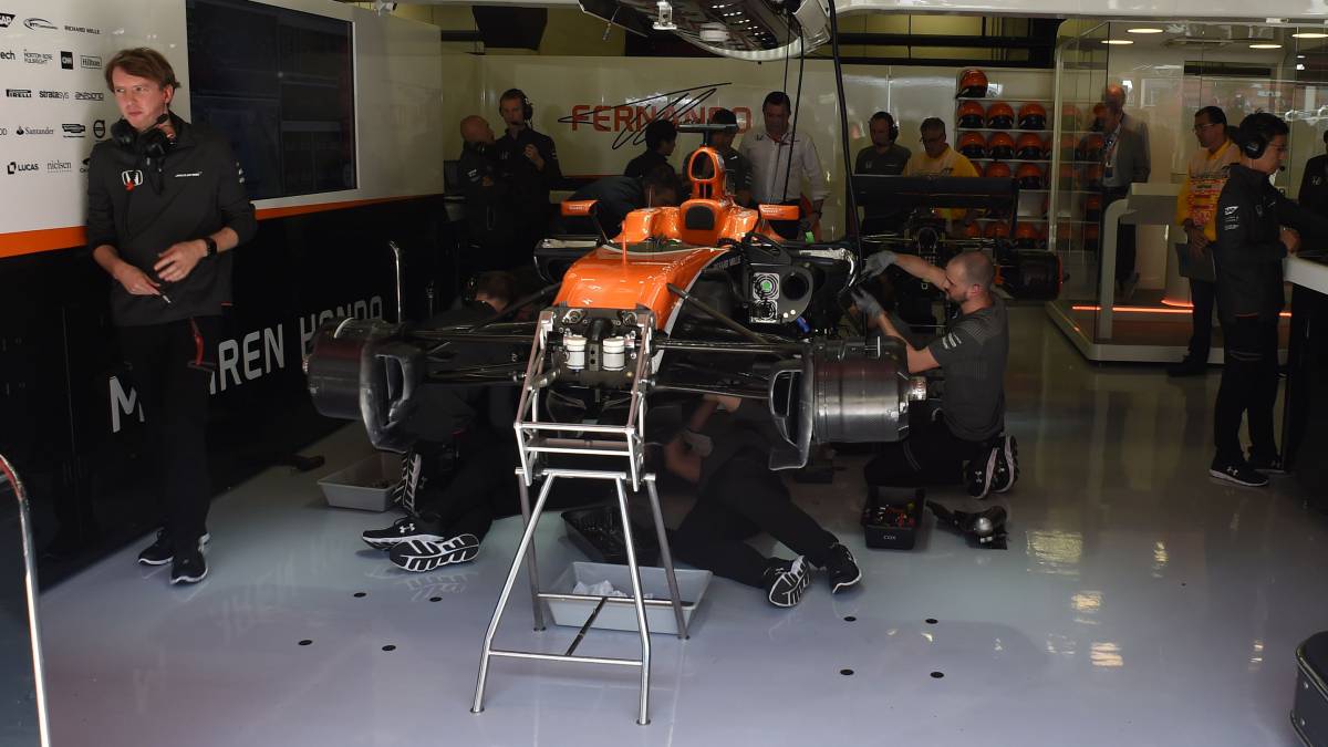 Image result for Alonso y Vandoorne son penalizados por reemplazar piezas en su motor