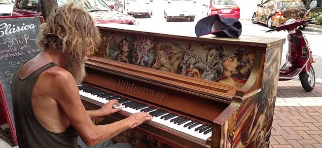 Donald Gould, el 'homeless' al piano que se convierte en viral
