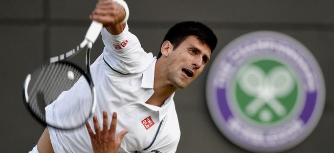 La falta de luz frena la remontada de Novak Djokovic