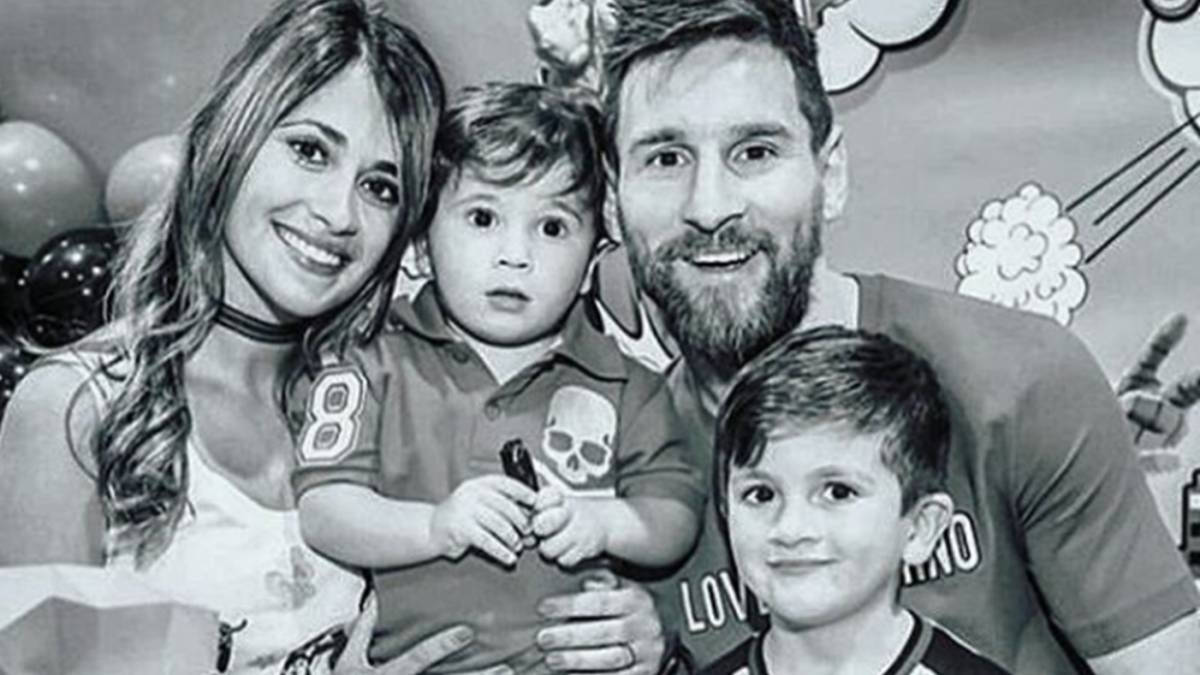 Los hijos de Messi abrazan a su próximo hermano