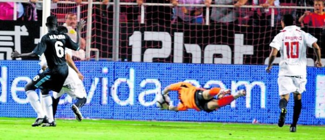 La llegada de Cech al Arsenal cierra otra puerta a Casillas