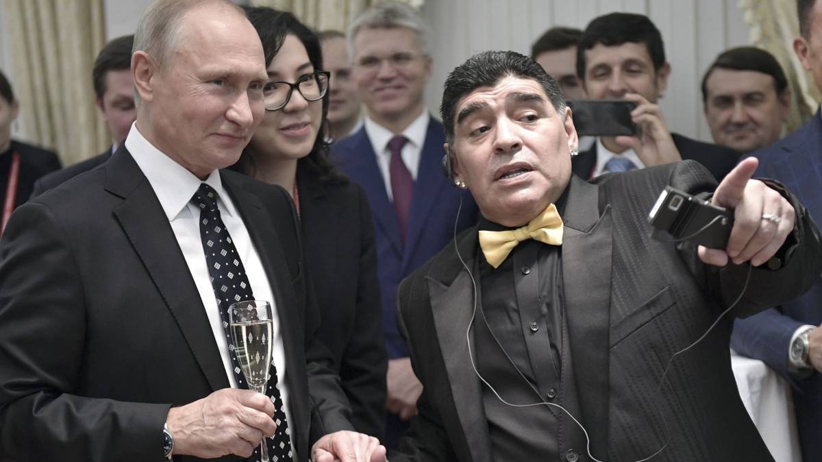 Resultado de imagen para maradona y putin