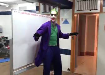 O’Leary celebra Halloween: llegó al partido disfrazado de ‘Joker’