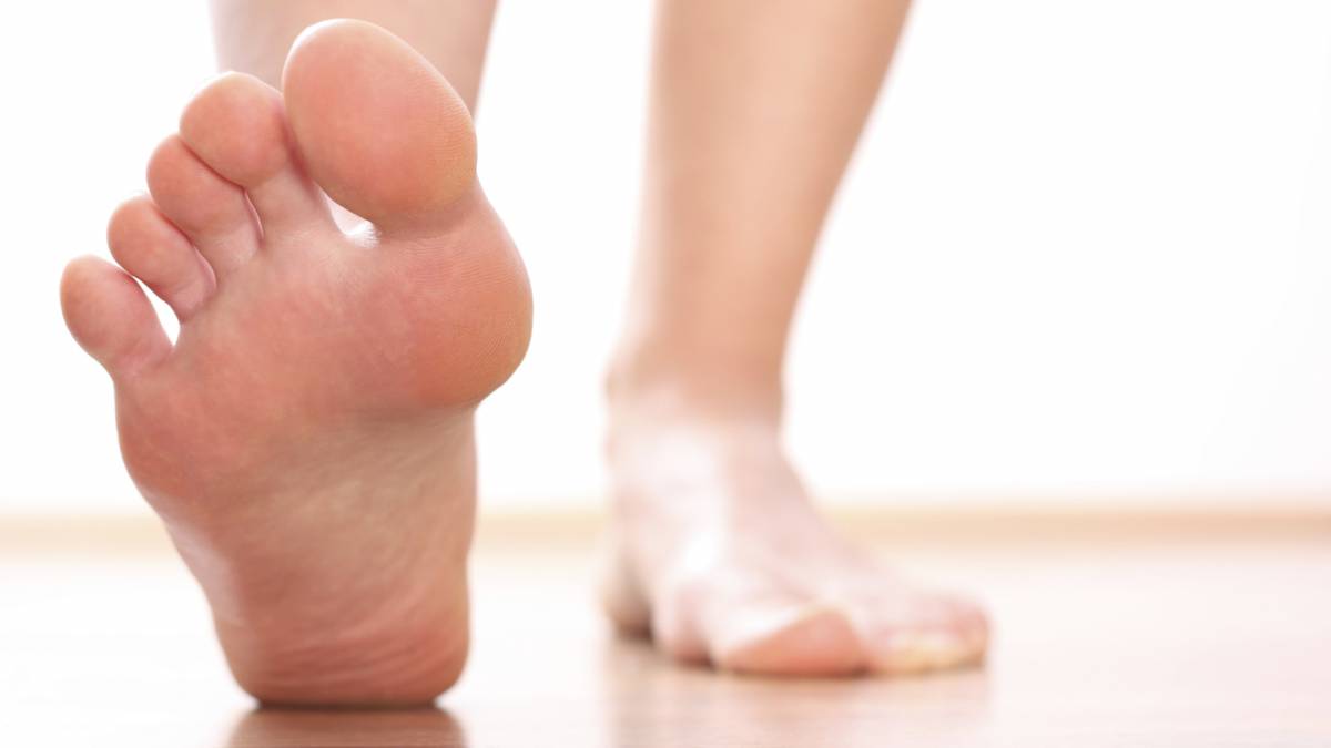 Si te duelen los pies… hazte un implante plantar (podrás
