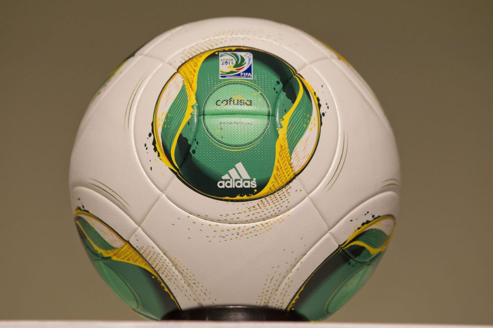 El balón con chip estrenará en el Mundialito de Clubes - AS.com