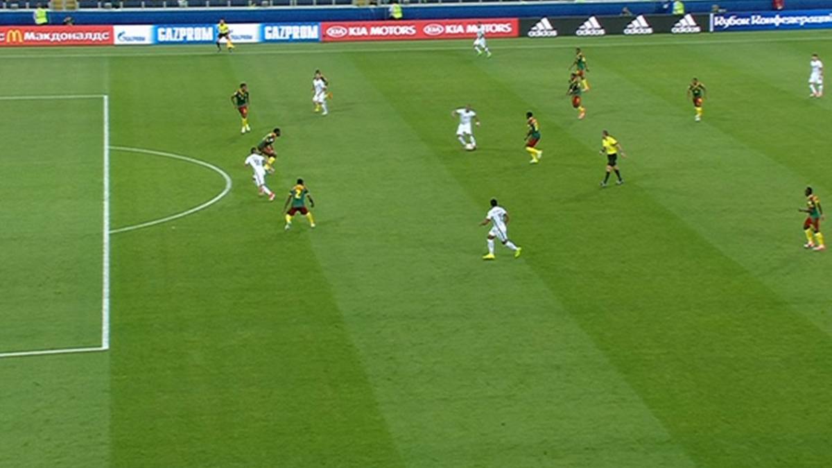 Vargas goal ruled out for offside by VAR but doubts remain - AS.com