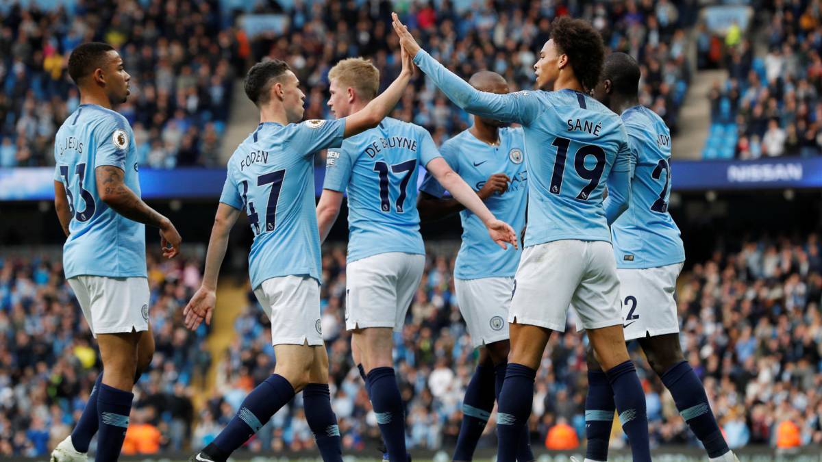 Jugadores del Manchester City celebrando un gol.