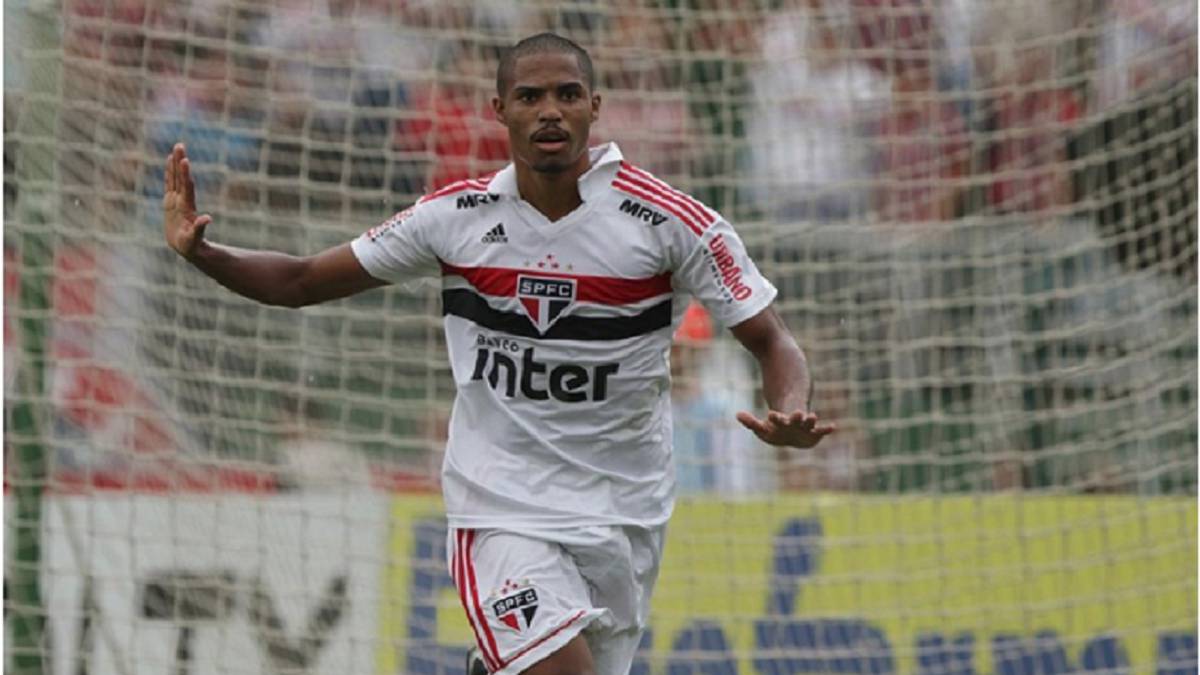 Gabriel Novaes, celebrando un gol con el Sao Paulo.