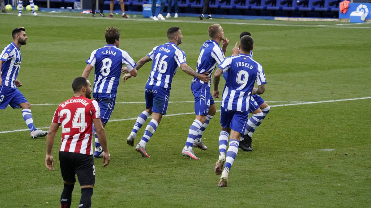 Lucas-busts-Athletic Lucas-busts-Athletic