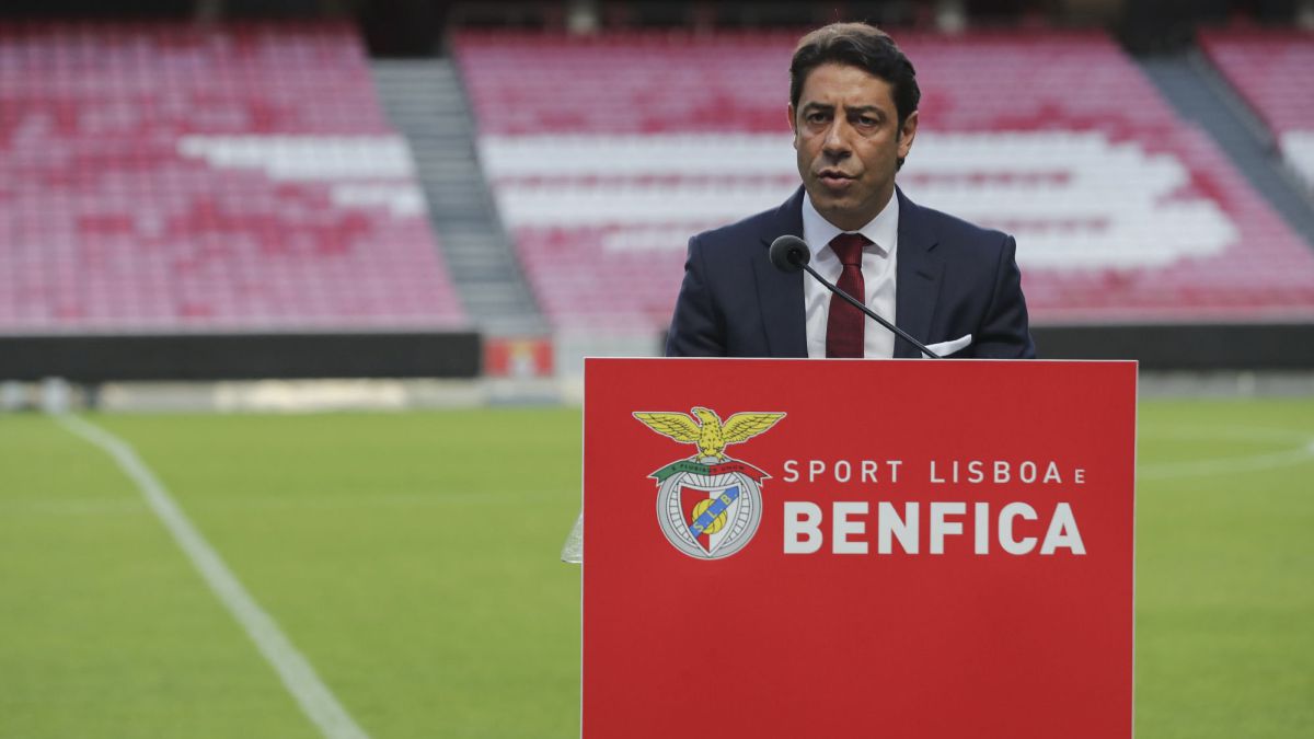 Benfica-hit-rock-bottom