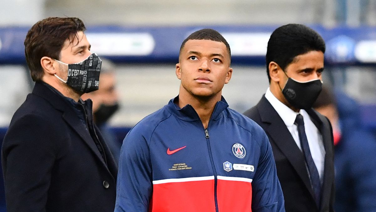 Mbappé-returns-to-Paris-with-his-future-in-the-air