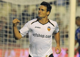 Soccer players who have played for Athletic Club and Valencia