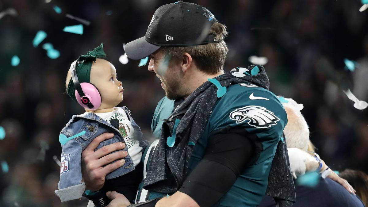 NFL  Nick Foles y su hija en la Super Bowl, foto del año 