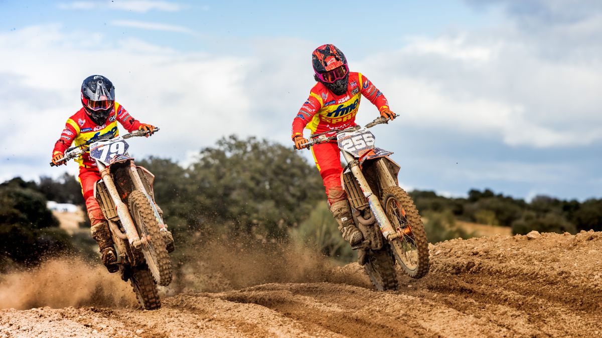 Seisdedos-and-Guillén-pioneers-in-the-Motocross-World-Championship