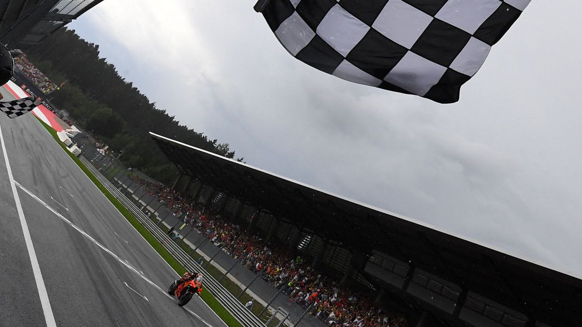 Binder-wins-the-craziest-race-in-front-of-Bagnaia-and-Martín Binder-wins-the-craziest-race-in-front-of-Bagnaia-and-Martín