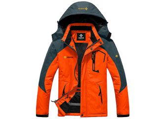 La chaqueta de esquí más vendida en Amazon es cálida, impermeable y cortavientos